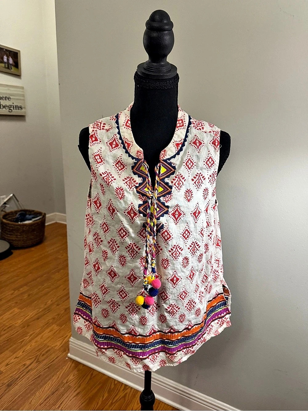 Chelsea & Theodore Women's Geometric Embroidered Blouse White & Red Medium